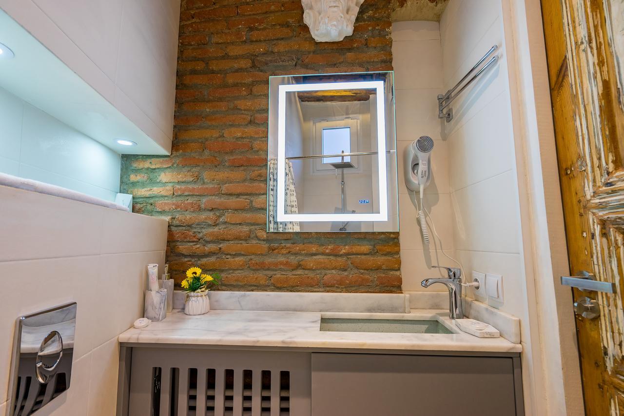 Gallery Apartment Tbilisi ภายนอก รูปภาพ