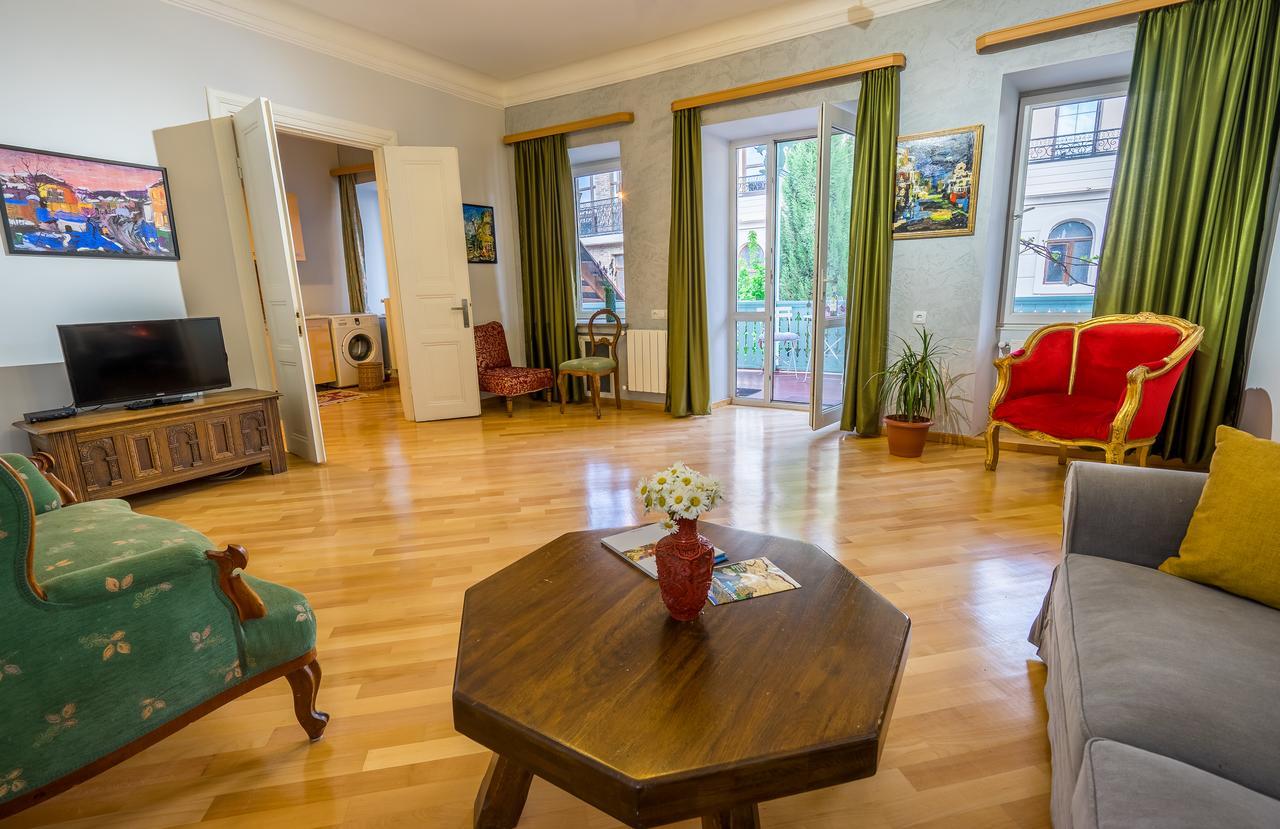Gallery Apartment Tbilisi ภายนอก รูปภาพ